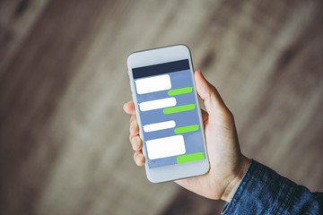 チャット機能で連絡する